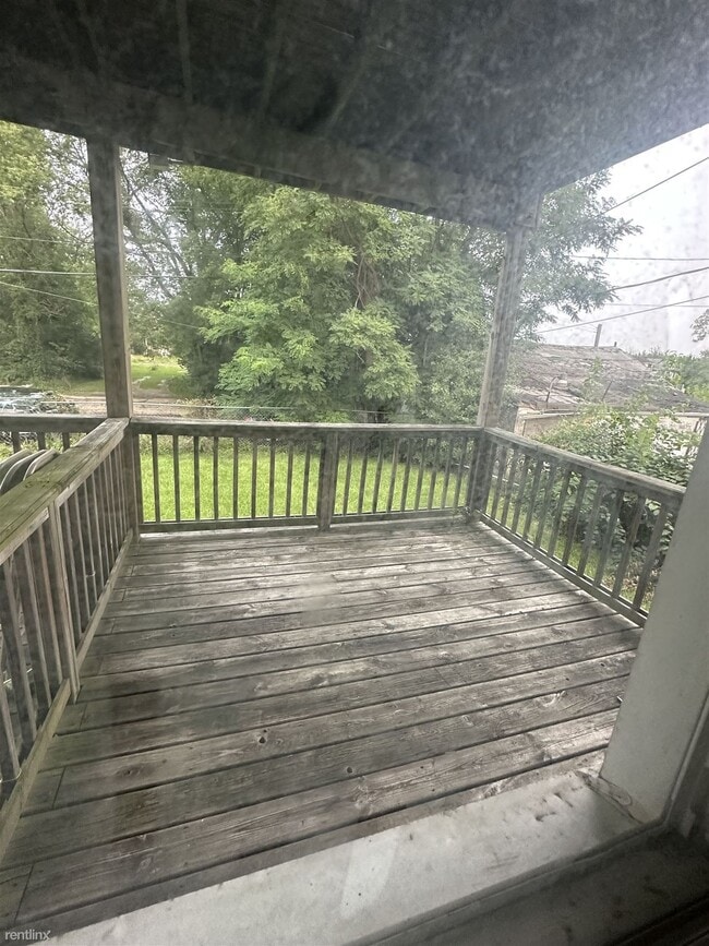 Building Photo - 2 br, 1 bath 4plex - 123 Sturtevant St