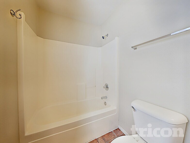 Building Photo - 11519 W Windrose Ave