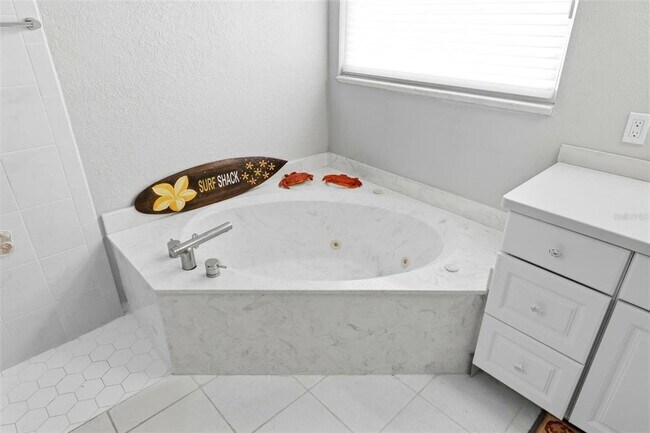 Building Photo - 2499 Silver Palm Rd