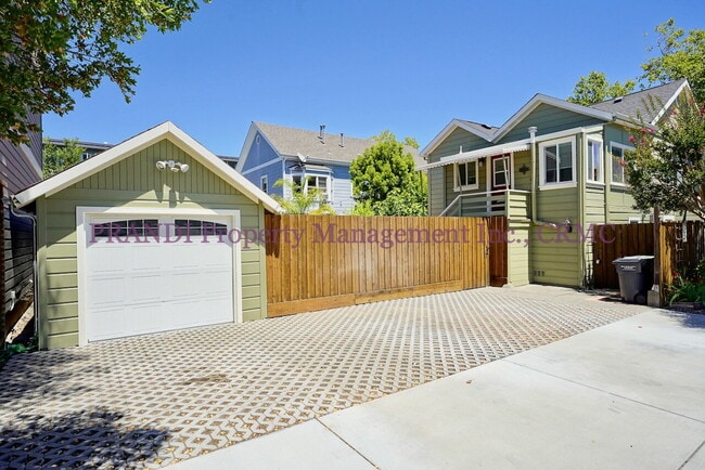 Building Photo - Available now!  3 Bedroom Gerstle Park home