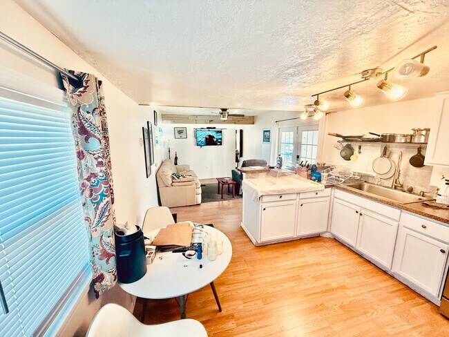 Building Photo - 1419 Turkey Creek Dr NE
