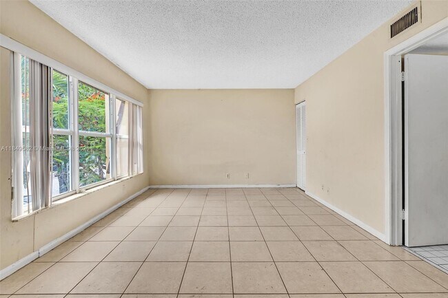 Building Photo - 3750 SW 60th Terrace