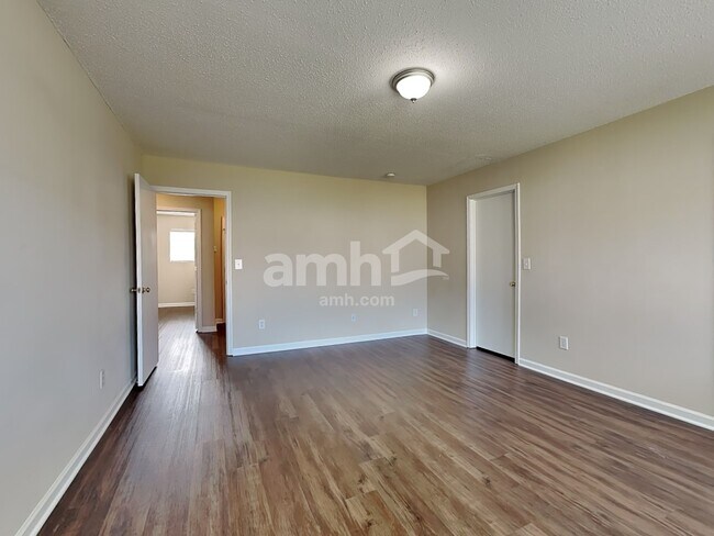 Building Photo - 819 Caledon Dr