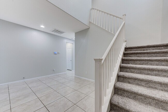 Building Photo - House For Rent! 4 beds, 3 baths Community ...