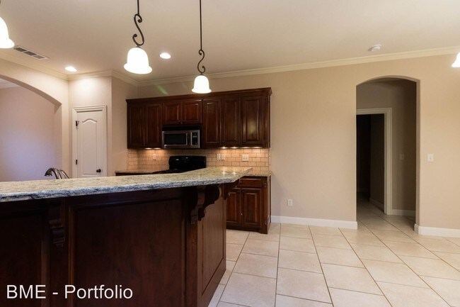 Building Photo - 4 br, 2 bath House - 6717 Blossom