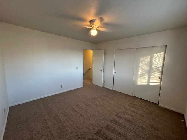 Building Photo - Discover Easy Living in This Beautifully U...