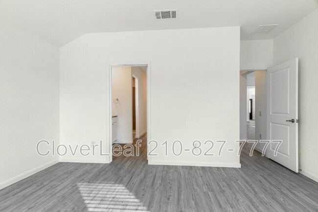 Building Photo - 706 Red Fld Wy