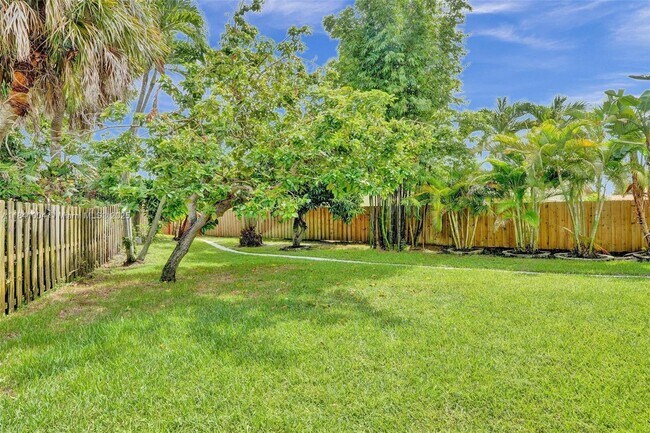 Building Photo - 7425 Silver Woods Ct