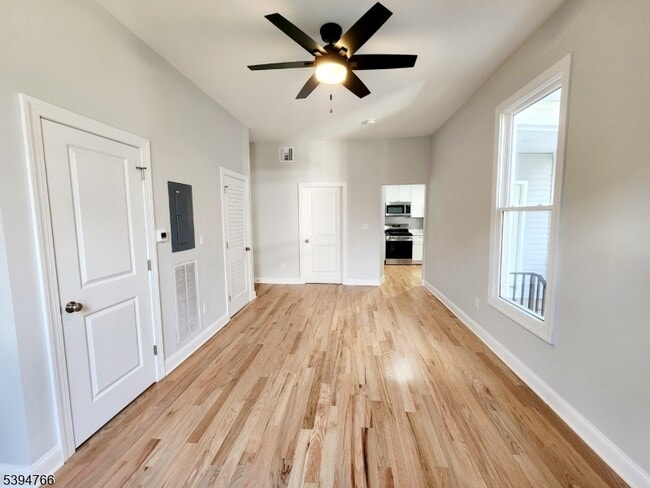 Building Photo - 24 W Stewart St