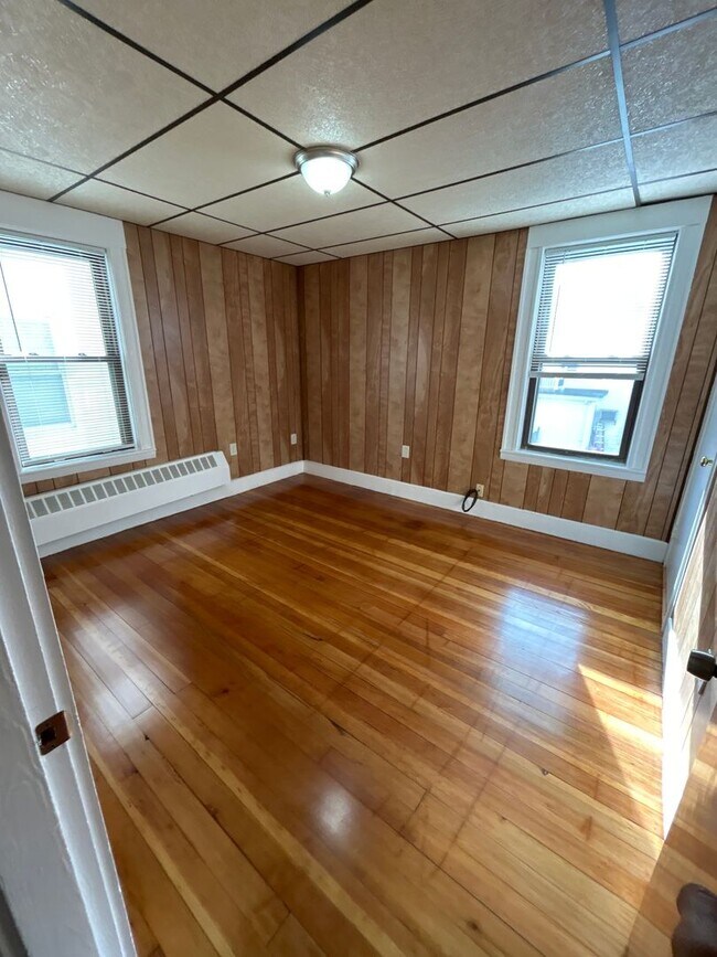 Building Photo - 72-74 Maple St