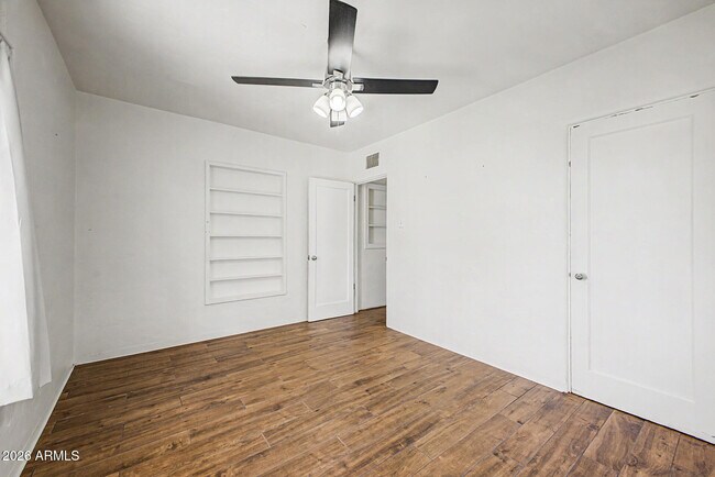 Building Photo - 1326 E Palm Ln