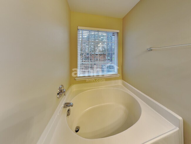 Building Photo - 906 Reedy Way