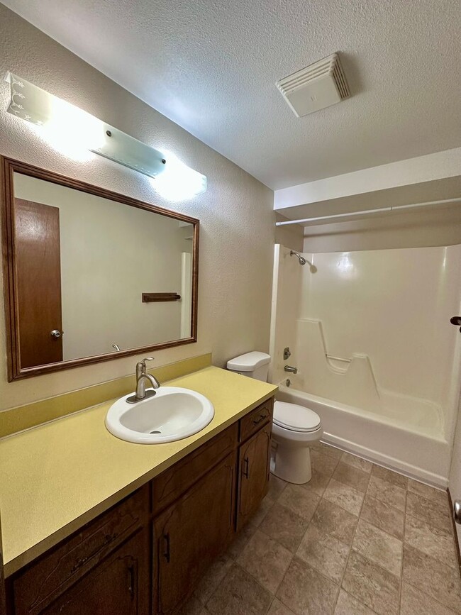 Building Photo - 970 S 55th Pl