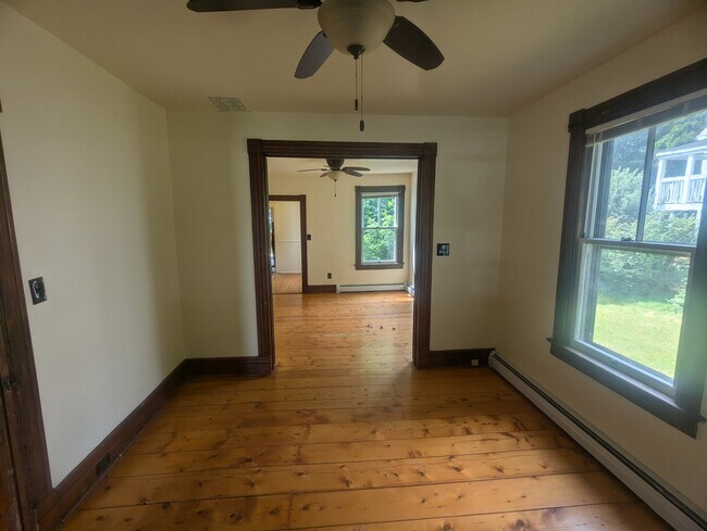 Building Photo - 9 Church St