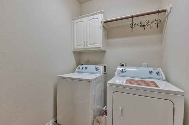 Building Photo - WestChase Fully Furnished Townhome