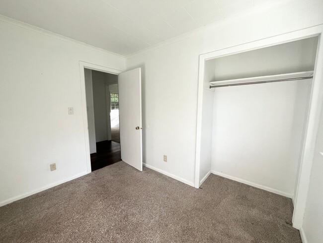 Building Photo - 1619 Midgett Dr