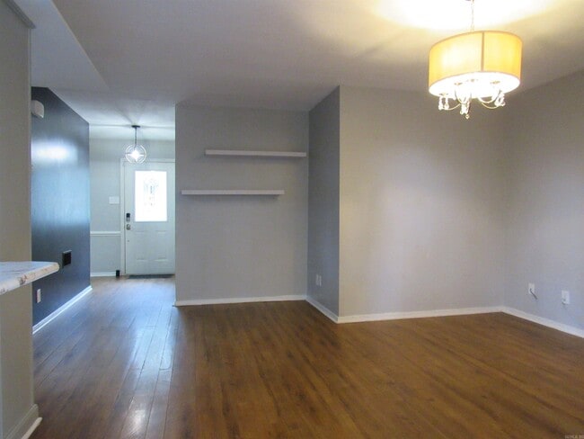 Building Photo - 303 Merganzer Dr