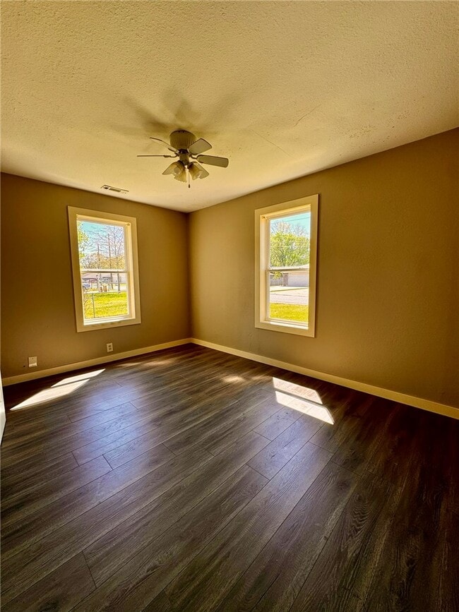 Building Photo - 803 E Greenfield St