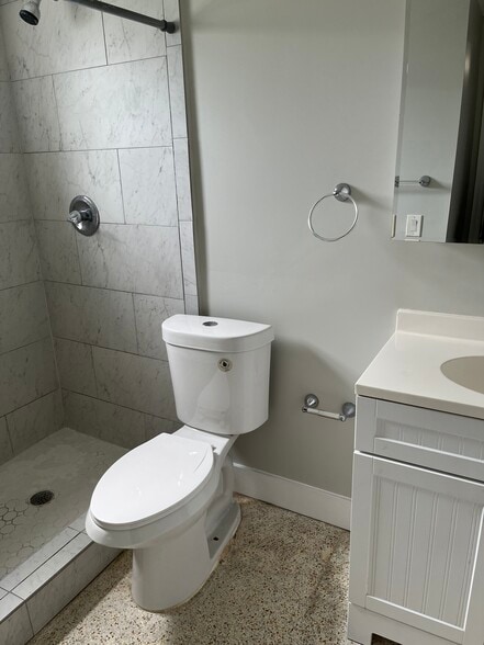 Building Photo - 454 Grand Canal Dr