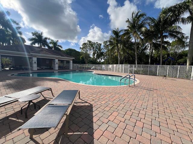 Building Photo - 1551 Fenton Dr