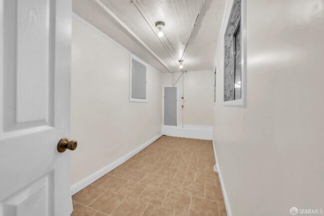 Building Photo - 80 Corona St