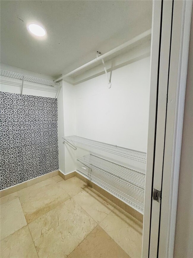 Building Photo - 2601 S Course Dr