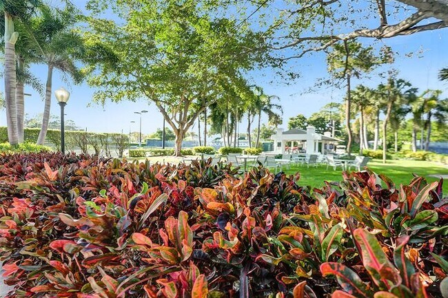 Building Photo - 2800 Banyan Blvd Cir NW