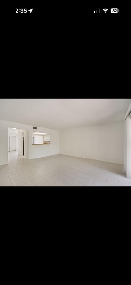 Building Photo - 926 Sunridge Dr