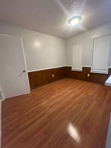 Building Photo - 2408 Hollandale Cir