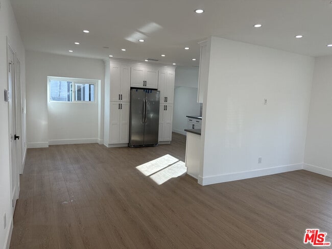 Building Photo - 1862 W 25th St