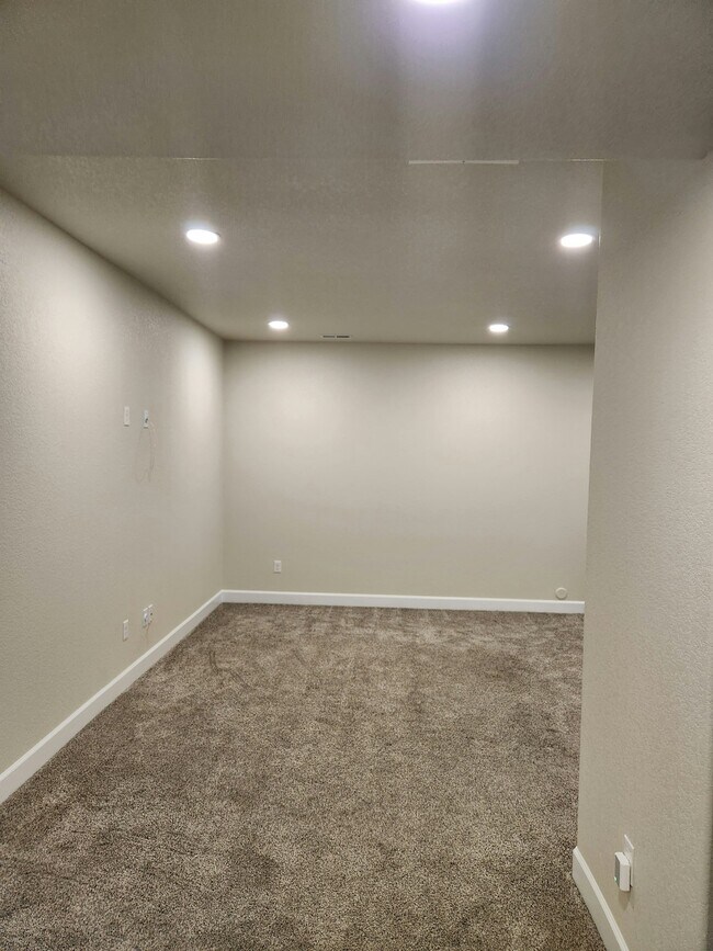 Building Photo - 10163 Seawolf Dr