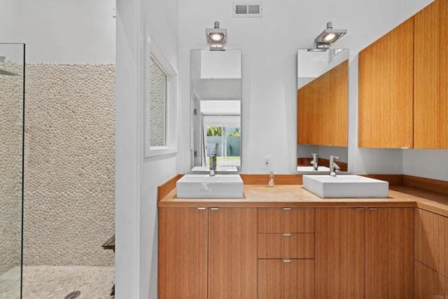 Building Photo - 1420 Flair Dr