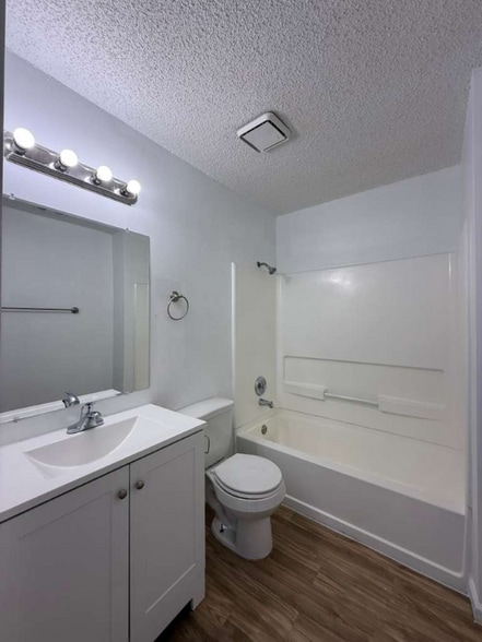 Building Photo - 5910 Summer Fest Dr