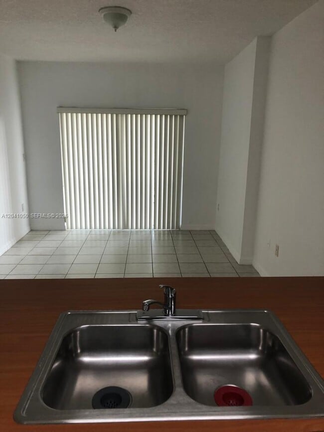 Building Photo - 3410 Coral Wy