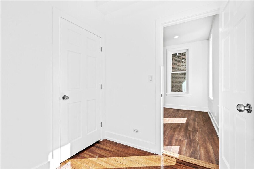 Building Photo - 1904 S Loomis St