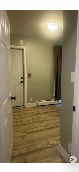 Building Photo - 521 Maple St