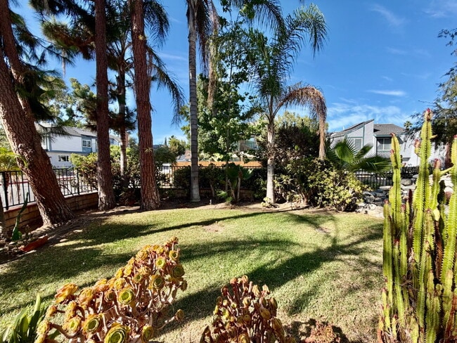 Building Photo - Great location in Lake Forest!