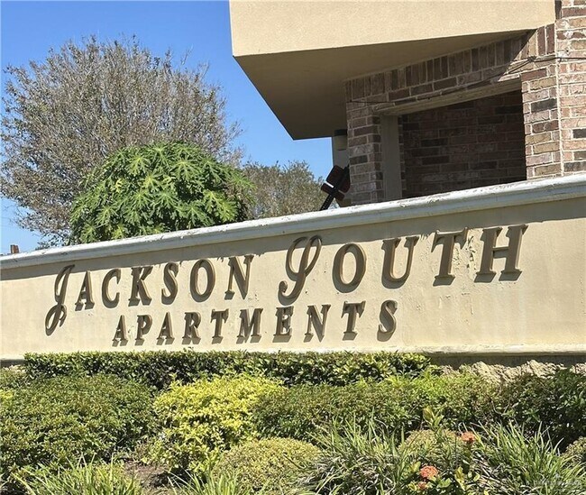 Building Photo - 11 South Dr