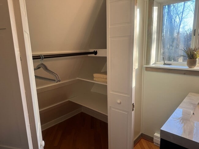 Building Photo - Renovated Spectacular Lakefront Carriage H...