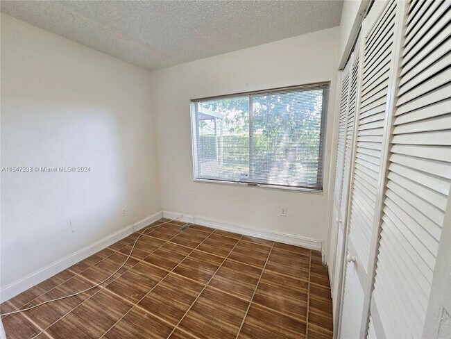 Building Photo - 18441 NE 20th Pl