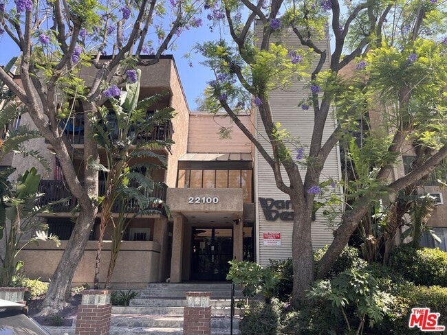 Building Photo - 22100 BURBANK, 120B