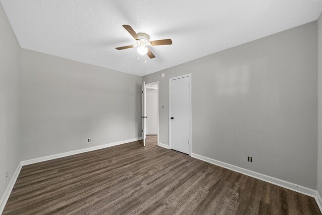 Building Photo - 4 Bedroom Pet Friendly Home For Rent!