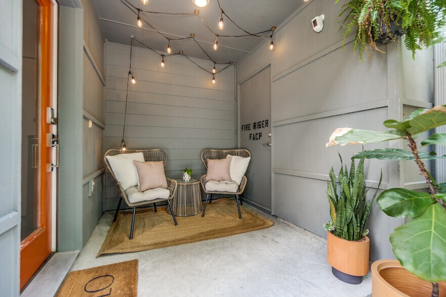 Front Patio - 5018 Bryan St