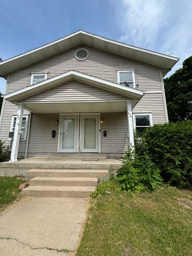 Building Photo - 2 bedroom townhome