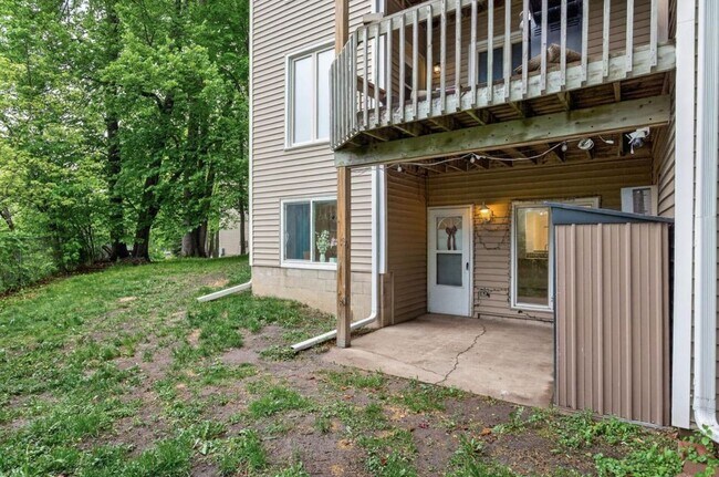 Building Photo - Newly Remodeled 2Bed 1Bath Townhome in Prior Lake!