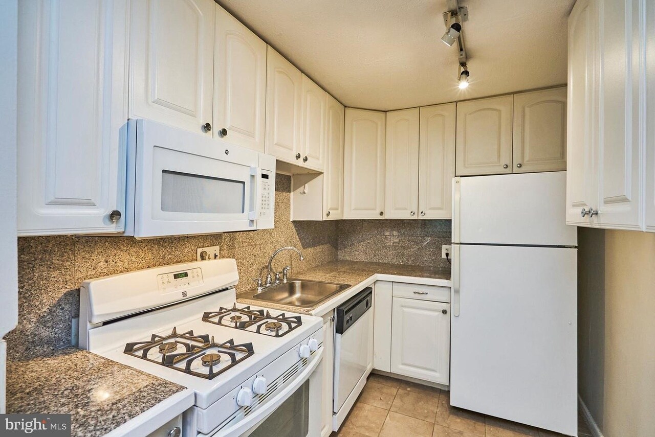 Building Photo - 2016 N Adams St