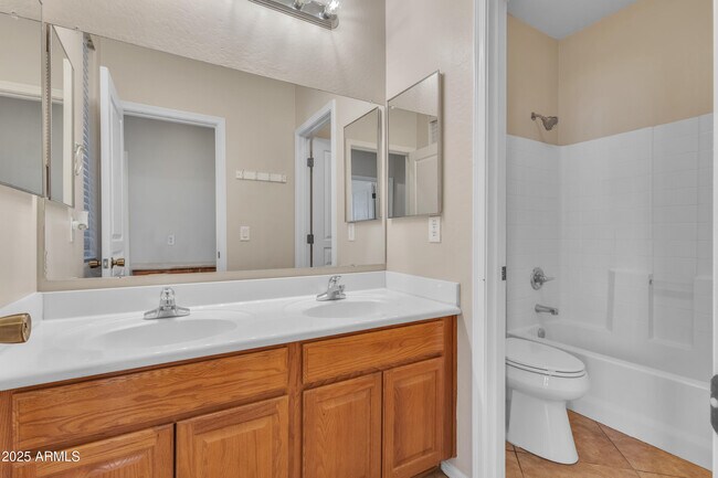 Building Photo - 3233 E Blue Ridge Way