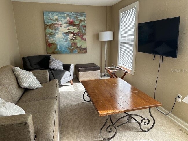 Building Photo - 1207 E Jefferson St