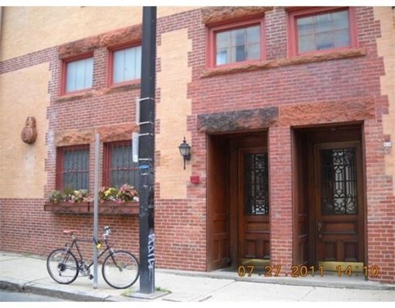 Building Photo - 120 Norway St