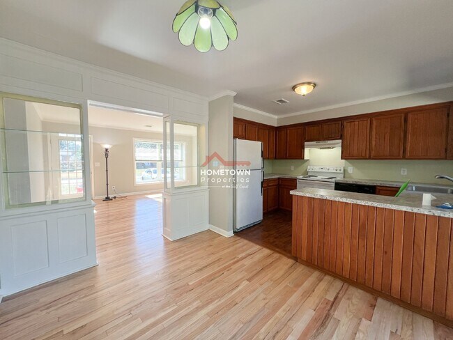 Building Photo - 3730 Forest Glen Dr